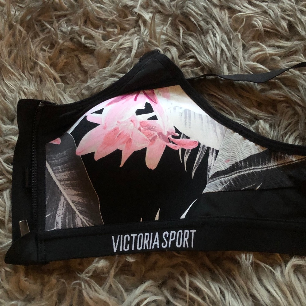 Victoria’s Secret Knockout Front Close Sports Bra